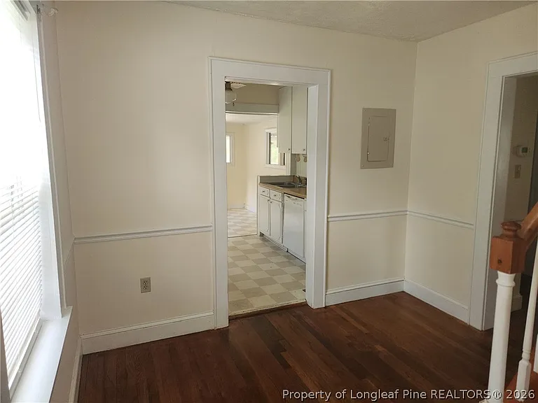 227 Pinecrest Dr — Photo 3