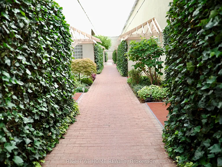 77 Mill St E #10 — Photo 4