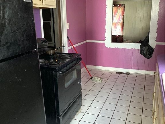 4th image of 3851 E 188th St