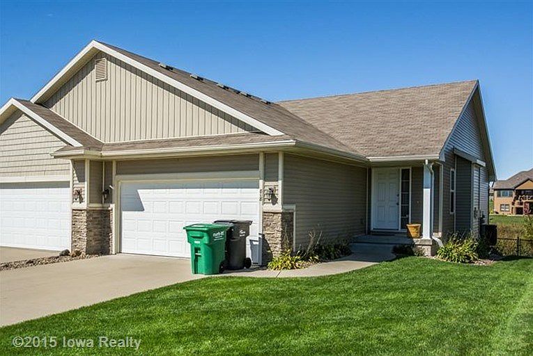 1st image of 818 NE Cherry Plum Dr