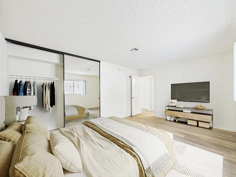 11325 Morrison St — Photo 5
