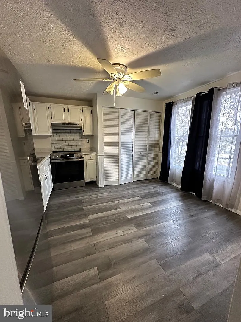 2 bed, 1.5 bath, 1220 sqft, $2,200 — Photo 4