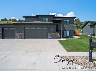 3211 Hendrix Ln, Rapid City, SD 57701