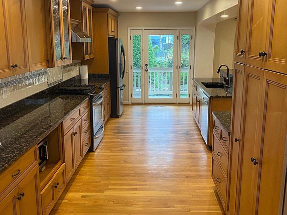 4th image of 10234 Fox Ln