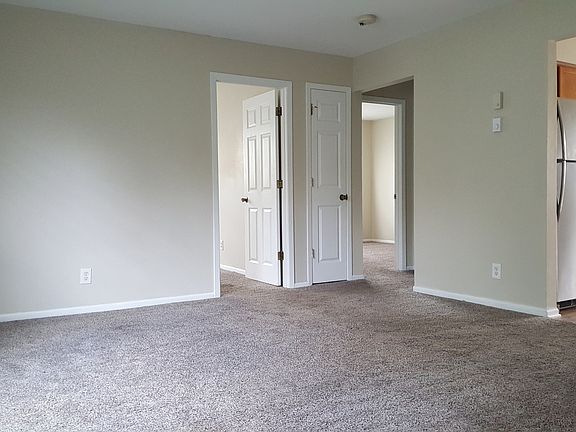 3rd image of 308 Wilshire Dr APT 3