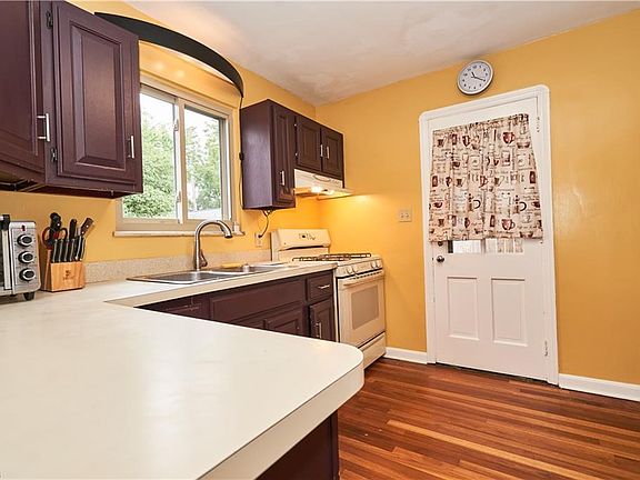 3rd image of 1637 Wagar Ave