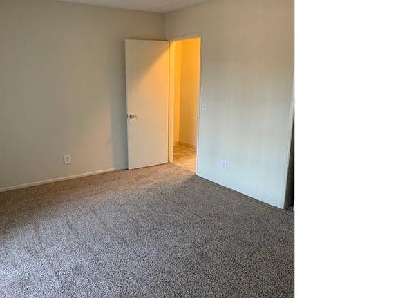 4th image of 555 Greenbrier Dr APT 22
