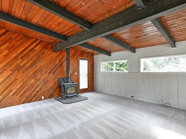 2551 NE 204th St, Seattle, WA 98155