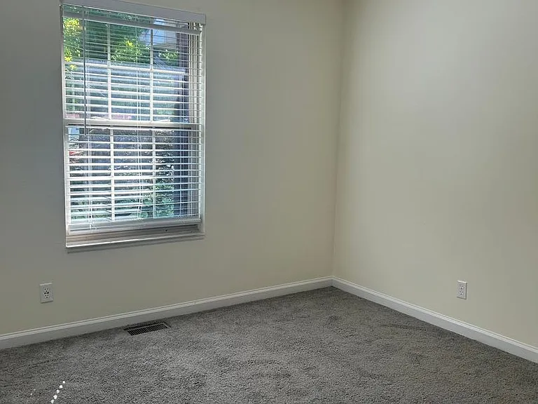 4320 Roundtable Ct — Photo 16