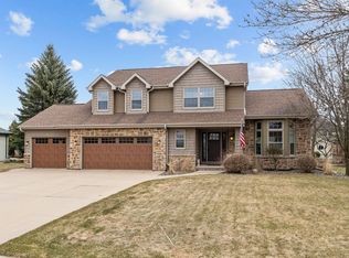 1052 S Goldenrod Dr, Appleton, WI 54914