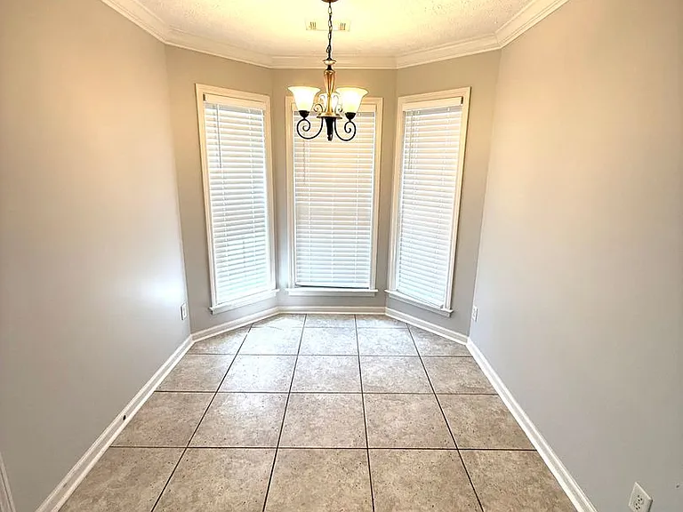 8708 Lindsey Ln — Photo 5