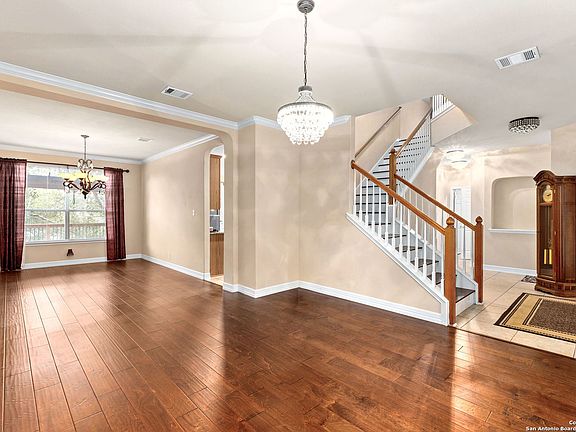4th image of 17031 Darien Wing