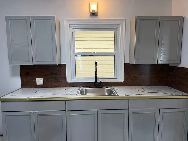 278 Campbell Ave #2 — Photo 1