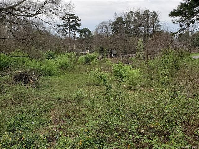 2nd image of 4933 Tuckaseegee Rd