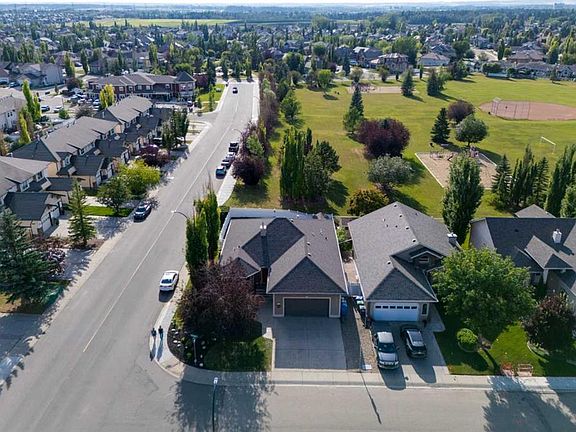 3rd image of 125 E Ainsworth Cres