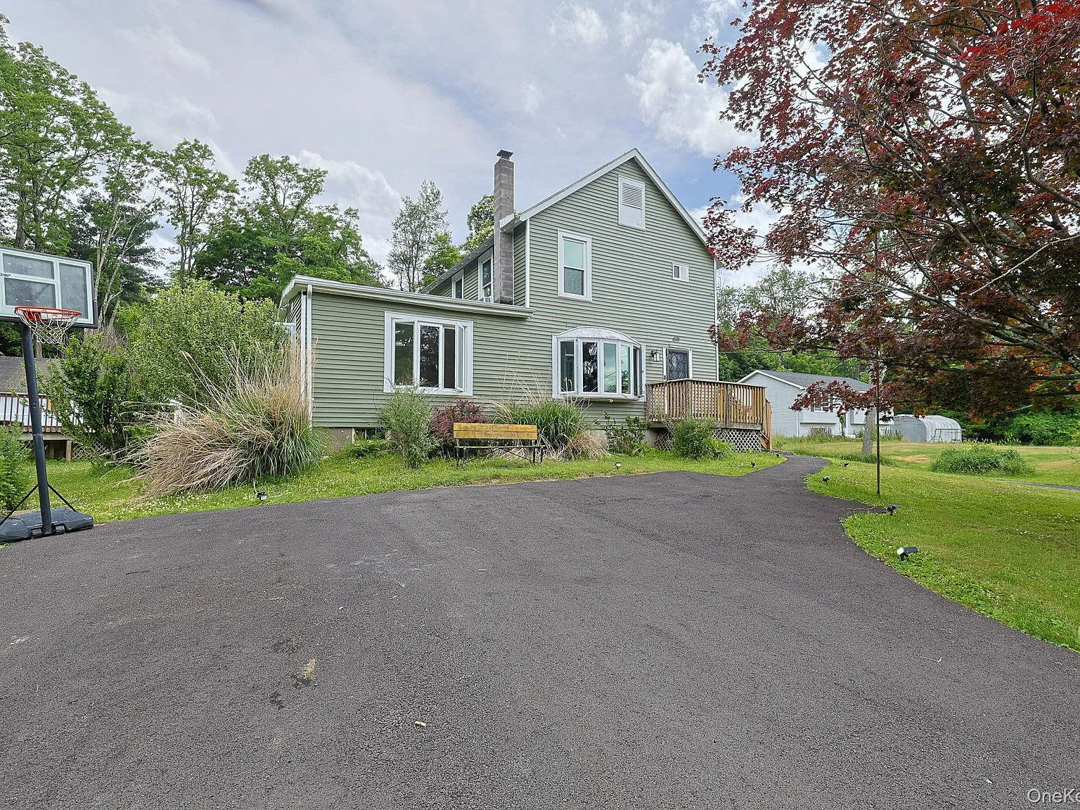 4 bed, 2.0 bath, 1861 sqft, $3,900 — Photo 1