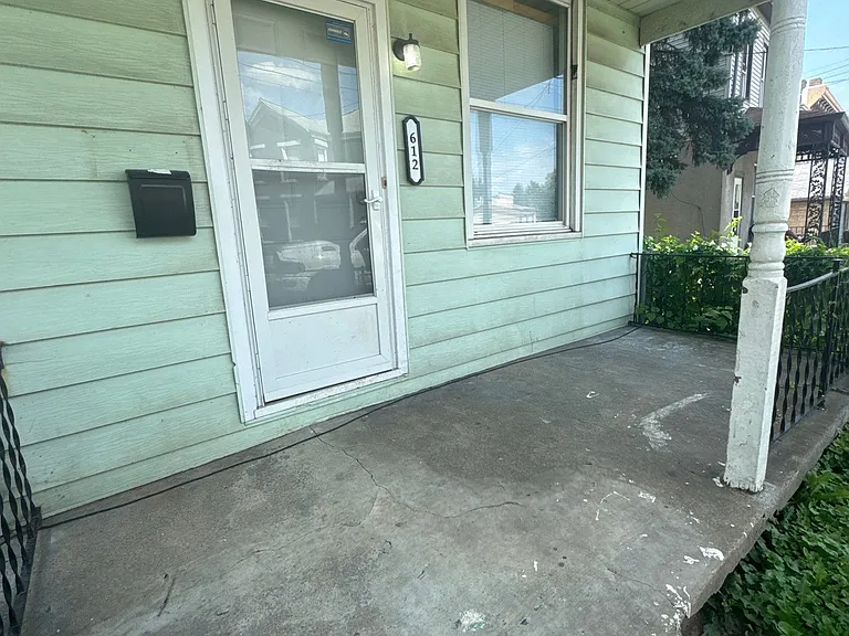 612 Berry St — Photo 2