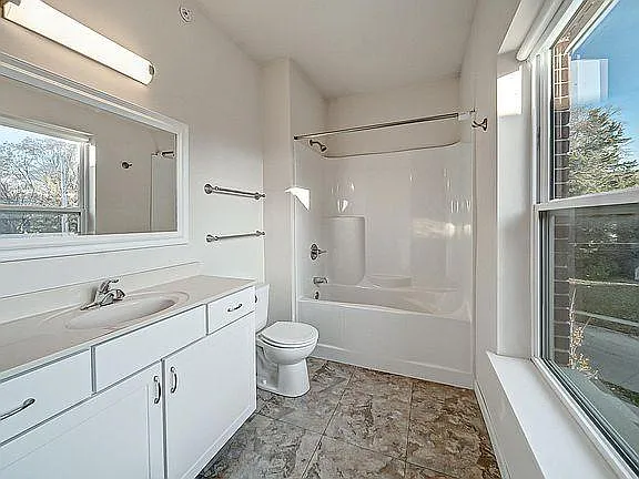 915 Harlocke St — Photo 6