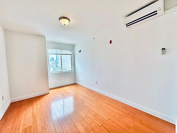 5th image of 1030 Wood St #O4r