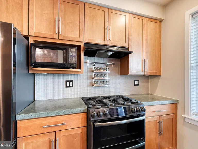 112 N Streeper St — Photo 11