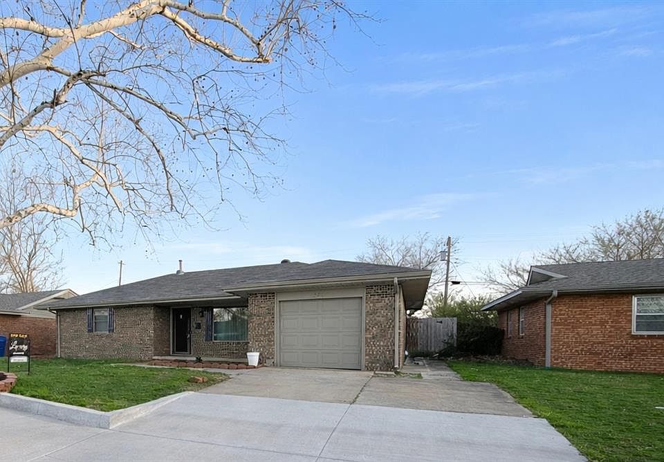 1st image of 324 Mimosa Dr
