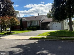 3898 Round Meadow Ln, Hatboro, PA 19040