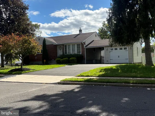 3898 Round Meadow Ln, Hatboro, PA 19040