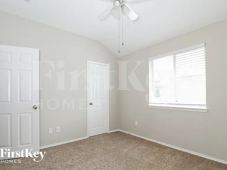802 Hawthorne Rd — Photo 12