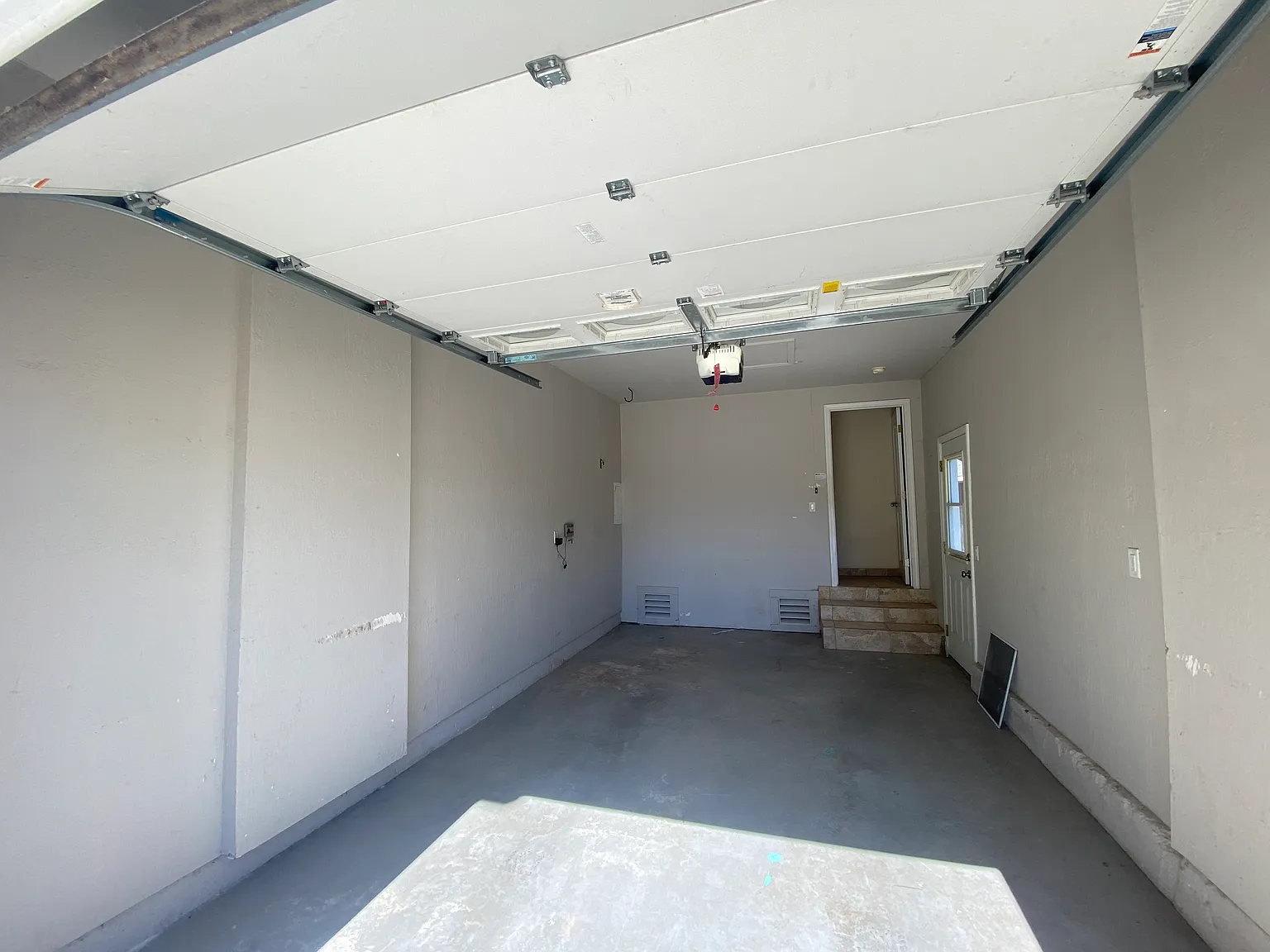 3 bed, 2.5 bath, 1460 sqft, $4,350 — Photo 2