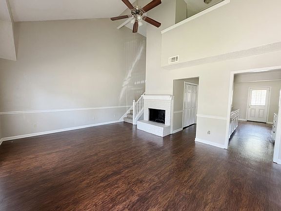 4th image of 5549 Blossom Ln