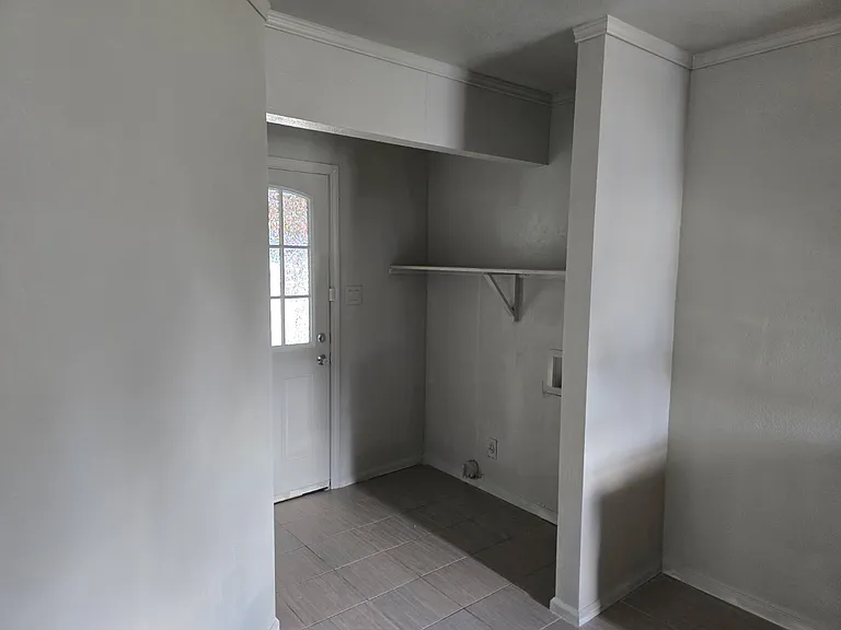 933 Carondolet Ct — Photo 10