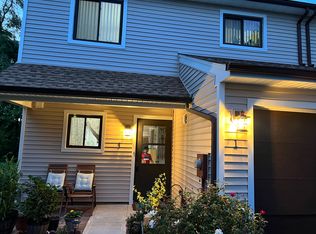1 Sunflower Ct, Edison, NJ 08820