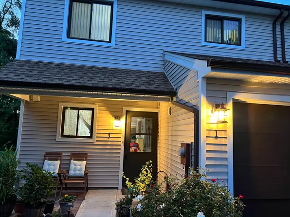 1 Sunflower Ct, Edison, NJ 08820