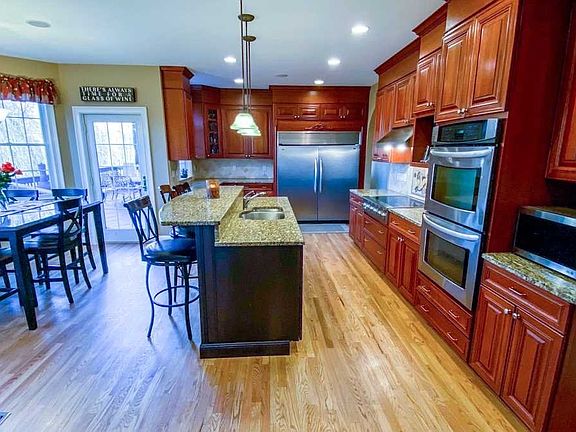 4th image of 17 Cheshire Ct