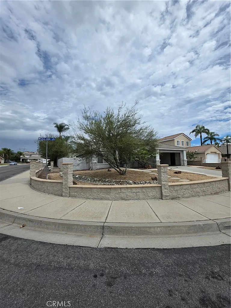 4 bed, 1693 sqft, $4,200 — Photo 1