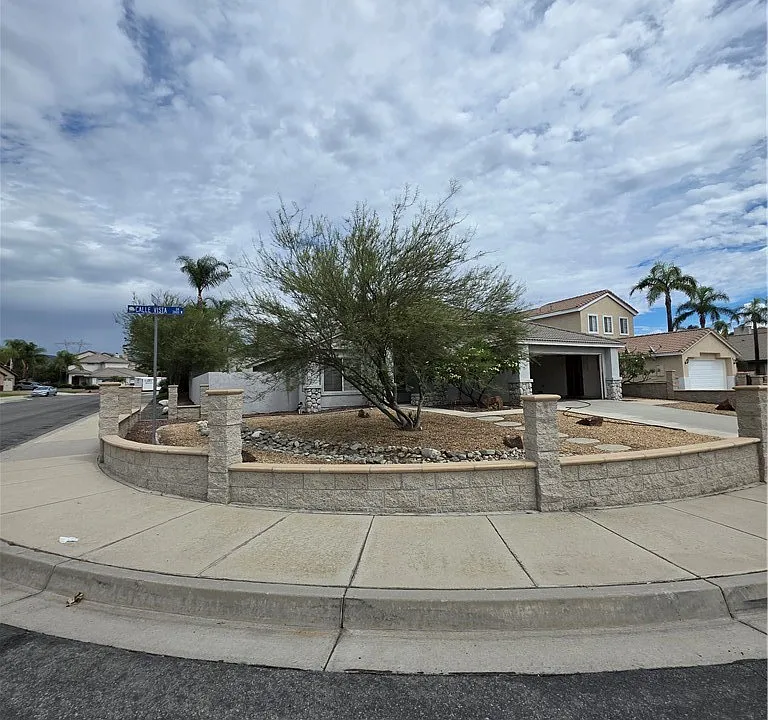 2874 W Calle Vista Dr