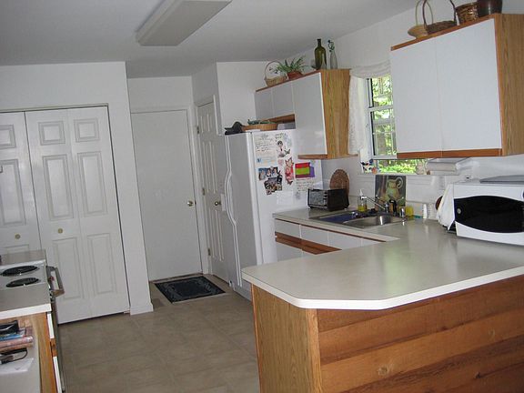 Kitchen+enclosed laundry