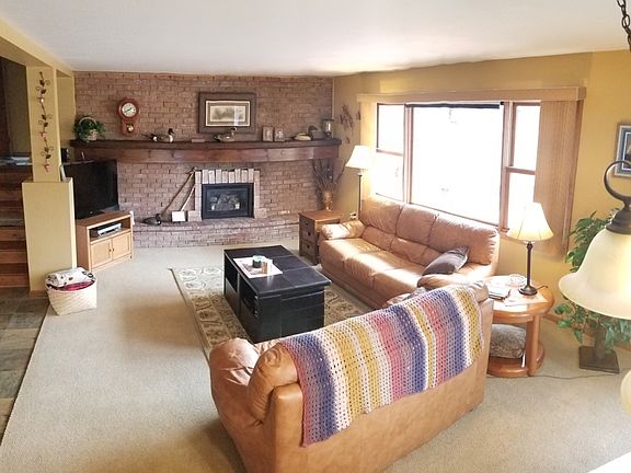 Gas brick fireplace COZY!