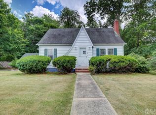 84 Main St, Helmetta, NJ 08828