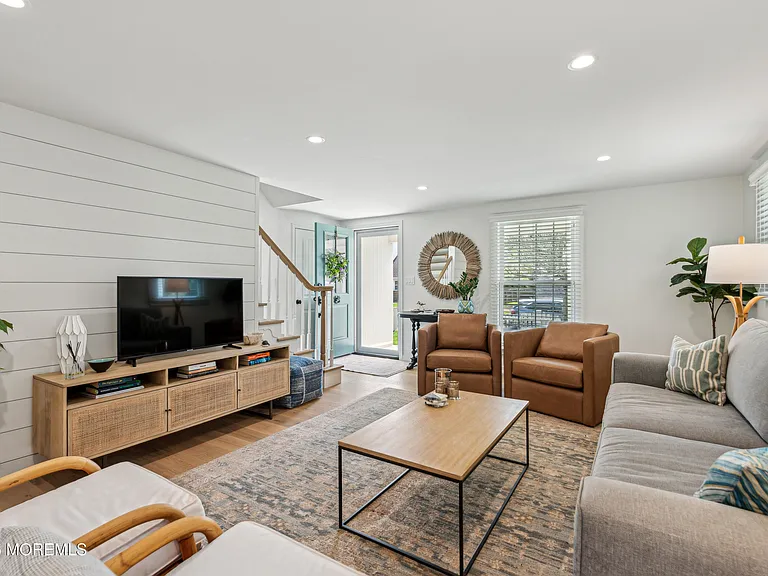 242 Osborne Ave — Photo 6