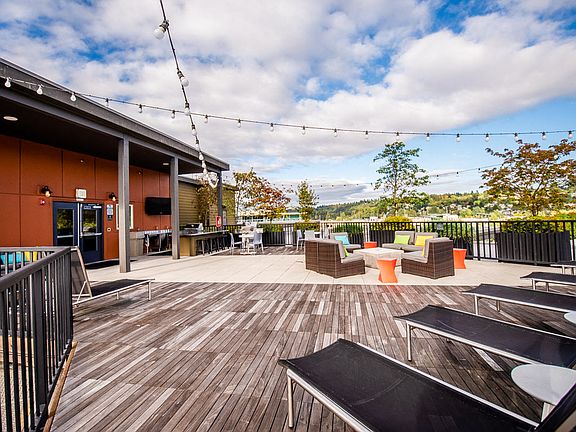 Kent Apartments - The Platform Apartments - Community Rooftop Deck and Gas Grill 1
