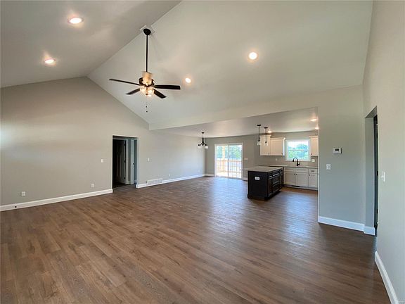 4th image of 3459 Castle Ct