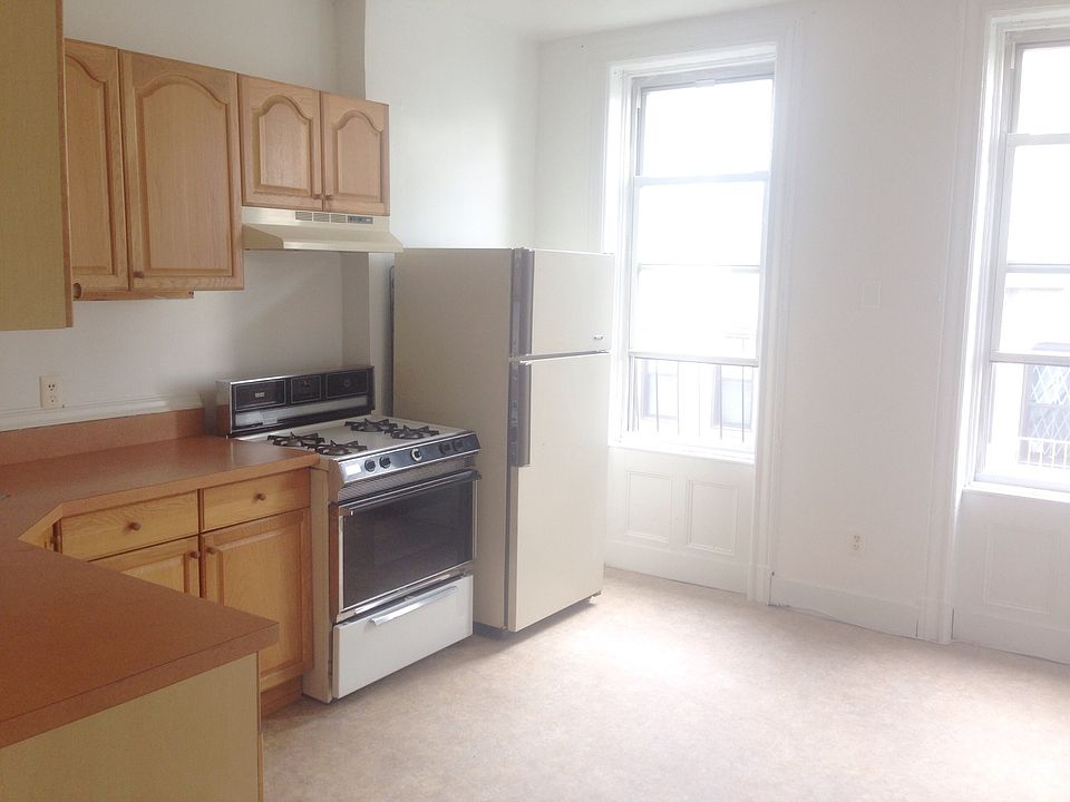 1st image of 260 12th St APT 4R