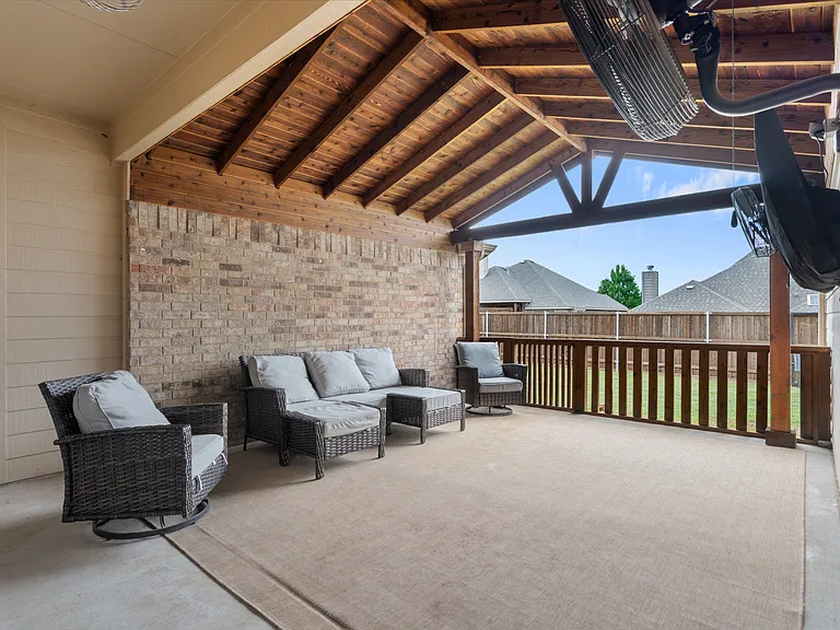1024 Hidden Creek Dr — Photo 2