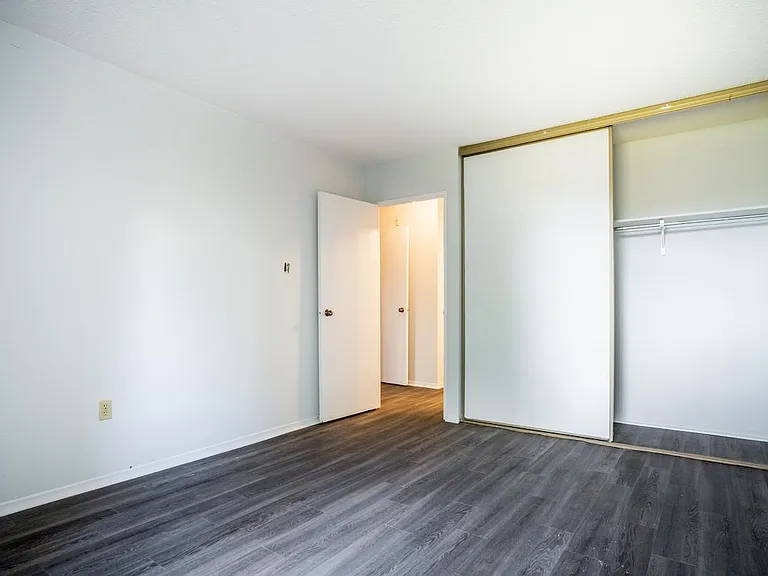 95 Fiddlers Green Rd — Photo 11
