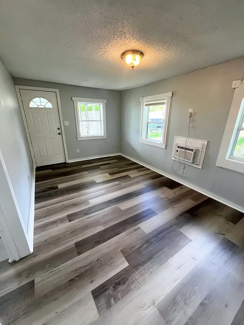Stand-Alone 1BR Cottage Home Near Downtown Zephyrhills! — Photo 3