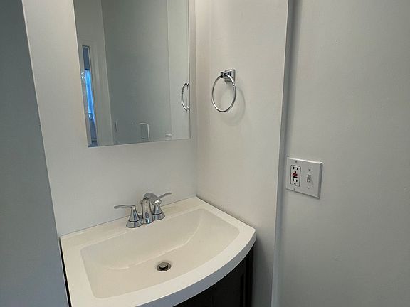 5th image of 2360 W Dickens Ave #2E