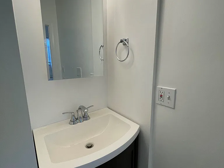 2360 W Dickens Ave #2E — Photo 5