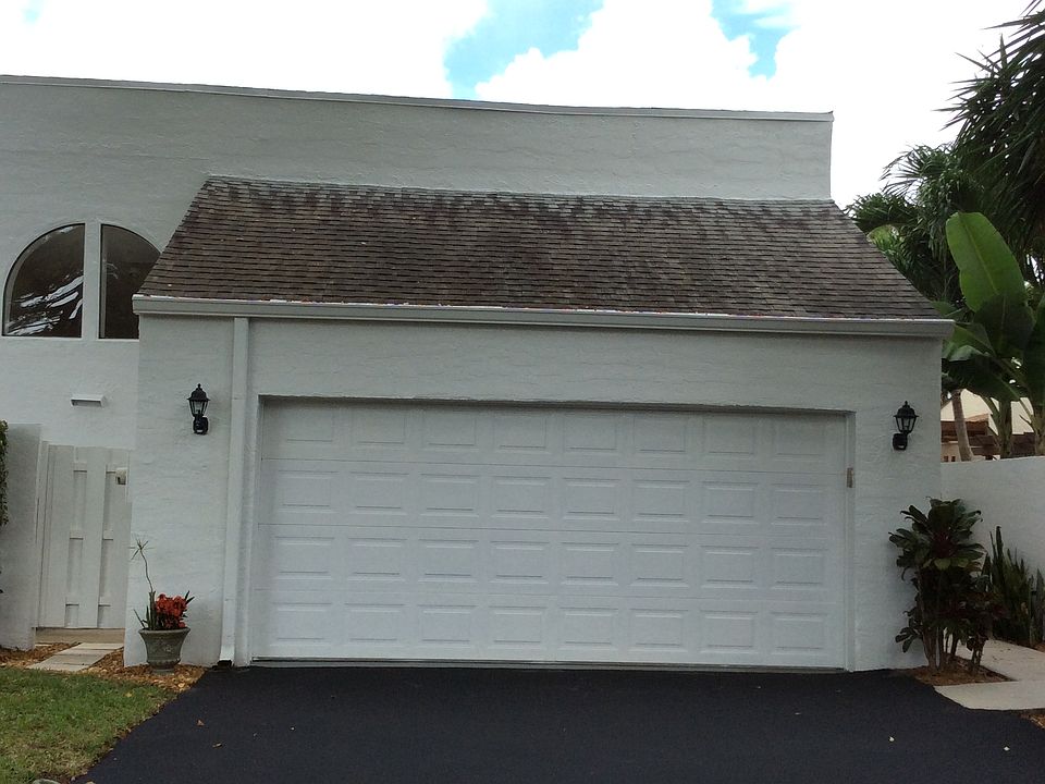 1st image of 820 NW 22nd Ct