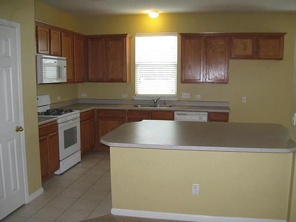 5th image of 407 Water Oak Dr